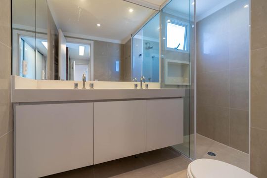 Banheiro da Suíte 1 de apartamento à venda com 3 quartos, 163m² em Santa Teresinha, São Paulo