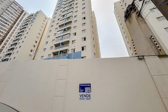 Fachada com Plaquinha de apartamento à venda com 3 quartos, 60m² em Chácara Seis de Outubro, São Paulo