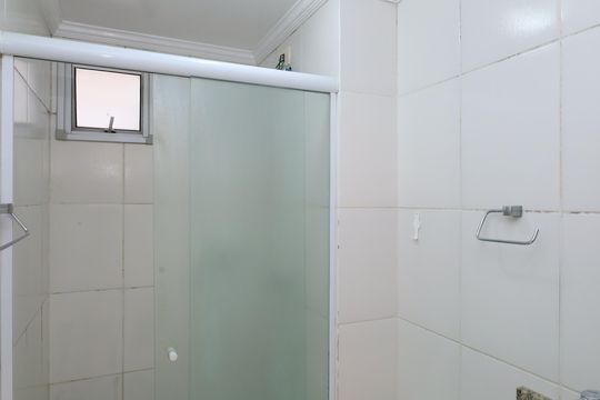 Banheiro de apartamento para alugar com 3 quartos, 52m² em Colônia (zona Leste), São Paulo