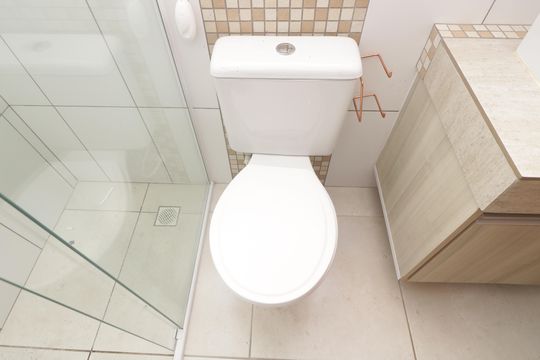 Banheiro da Suíte de apartamento para alugar com 2 quartos, 100m² em Vila Valparaíso, Santo André