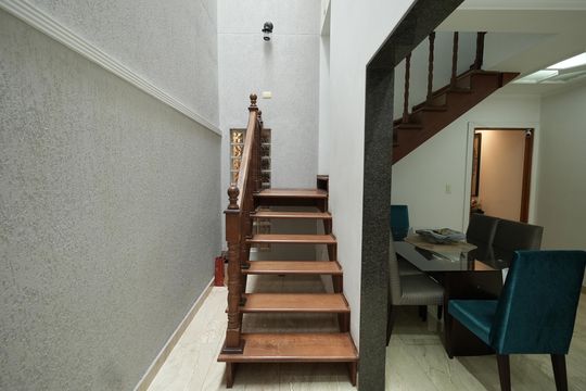 Sala de casa à venda com 4 quartos, 275m² em Vila Valparaíso, Santo André