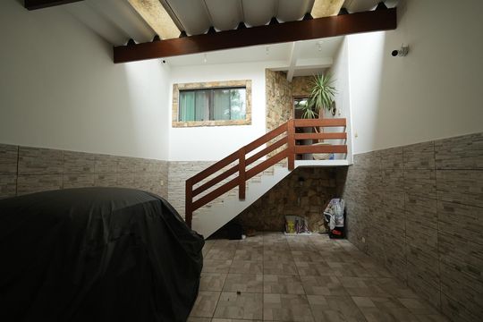 Garagem de casa à venda com 4 quartos, 275m² em Vila Valparaíso, Santo André