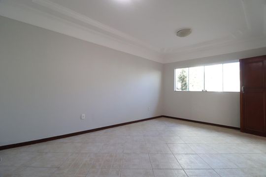 Casa para alugar com 4 quartos, 200m² em Jardim Karaíba, Uberlândia