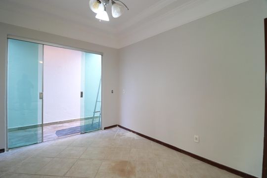 Sala  de casa para alugar com 4 quartos, 200m² em Jardim Karaíba, Uberlândia