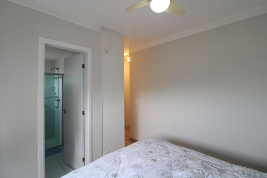 Suíte de apartamento à venda com 3 quartos, 126m² em Vila Sofia, São Paulo