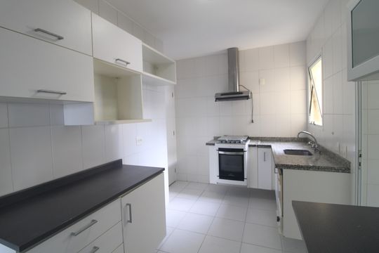 Cozinha de apartamento à venda com 3 quartos, 126m² em Vila Sofia, São Paulo