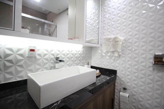 Banheiro de apartamento à venda com 3 quartos, 112m² em Boa Vista, Porto Alegre