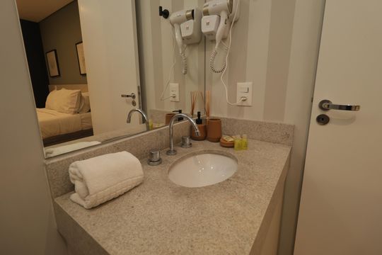 Banheiro de apartamento para alugar com 1 quarto, 28m² em Vila Mariana, São Paulo
