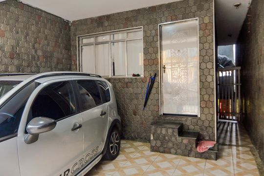 Garagem  de casa à venda com 5 quartos, 242m² em Cidade Martins, Guarulhos
