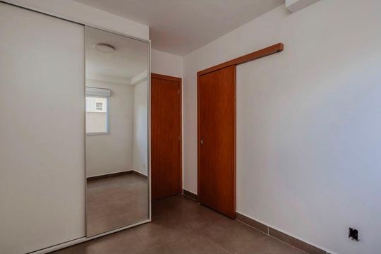 Quarto de apartamento para alugar com 2 quartos, 75m² em Buritis, Belo Horizonte