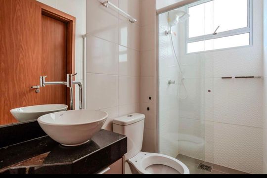 Banheiro de apartamento para alugar com 2 quartos, 75m² em Buritis, Belo Horizonte