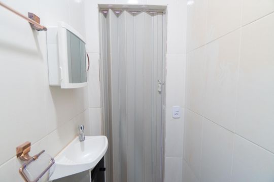 Banheiro de kitnet/studio para alugar com 1 quarto, 35m² em Jardim Jabaquara, São Paulo