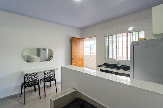 Sala/Cozinha de kitnet/studio para alugar com 1 quarto, 35m² em Jardim Jabaquara, São Paulo