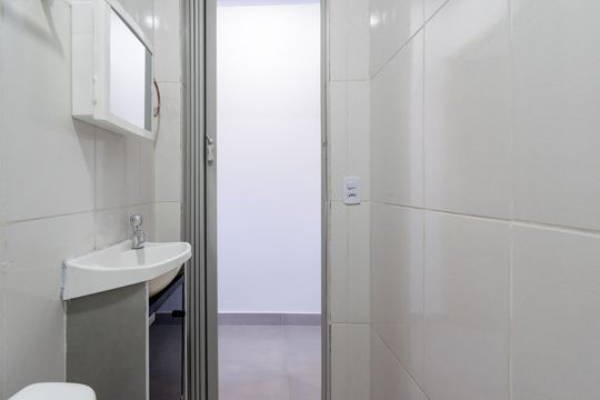 Banheiro  de kitnet/studio para alugar com 1 quarto, 35m² em Jardim Jabaquara, São Paulo