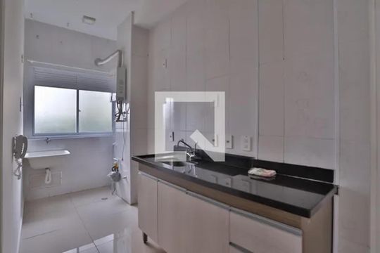 Cozinha de apartamento para alugar com 2 quartos, 40m² em Vila Brás Cubas, São Paulo