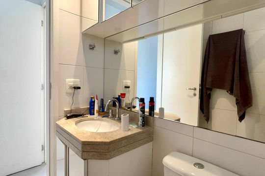 Banheiro da Suíte de apartamento à venda com 2 quartos, 65m² em Pinheiros, São Paulo