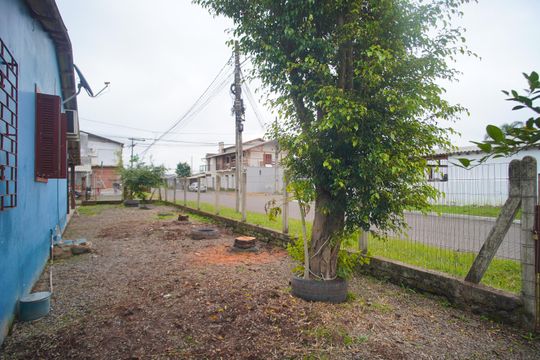 Área externa de casa à venda com 2 quartos, 115m² em Campina, São Leopoldo