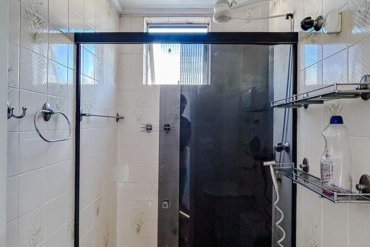 Banheiro de apartamento à venda com 2 quartos, 51m² em Vila Gomes Cardim, São Paulo