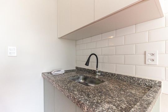 Cozinha de apartamento para alugar com 1 quarto, 52m² em Santa Ifigênia, São Paulo
