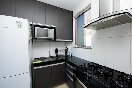 Cozinha de apartamento à venda com 2 quartos, 48m² em Diamante, Belo Horizonte