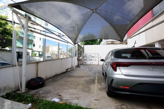 Garagem de apartamento à venda com 2 quartos, 48m² em Diamante, Belo Horizonte