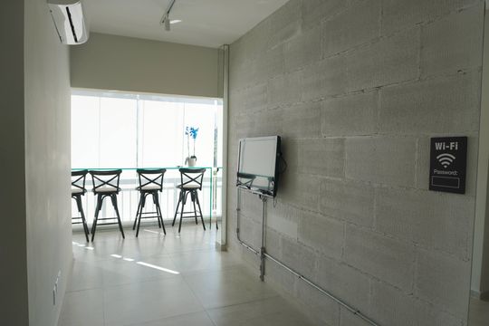 Sala de apartamento à venda com 1 quarto, 60m² em Centro Empresarial Tamboré, Santana de Parnaíba