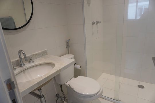 Banheiro da Suíte de apartamento à venda com 1 quarto, 60m² em Centro Empresarial Tamboré, Santana de Parnaíba