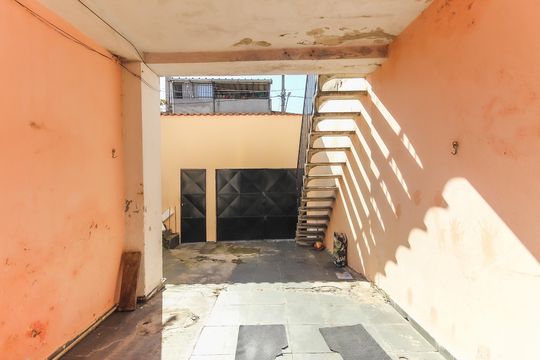 Garagem de casa à venda com 5 quartos, 200m² em Vila Abc, São Paulo
