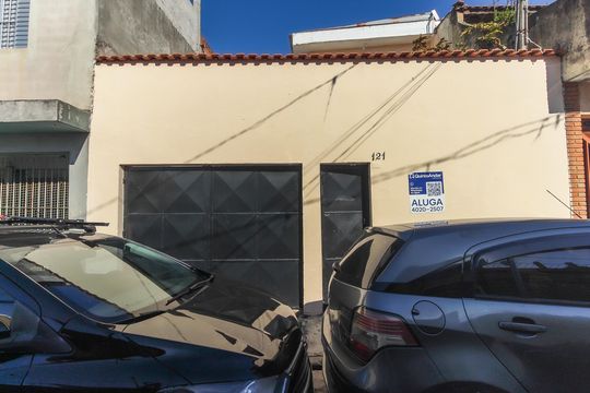 Fachada de casa à venda com 5 quartos, 200m² em Vila Abc, São Paulo