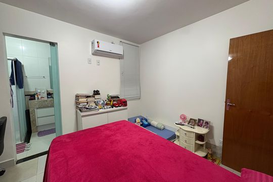 Suíte 2 de casa à venda com 4 quartos, 333m² em Jardim Atlantico, Goiânia