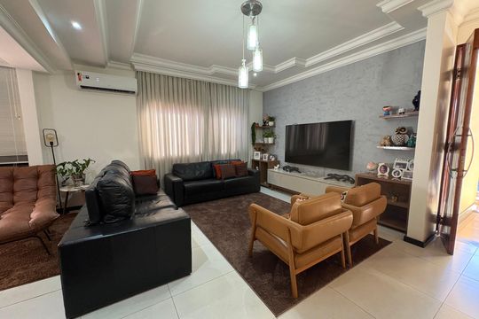Sala de casa à venda com 4 quartos, 333m² em Jardim Atlantico, Goiânia