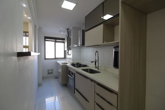Cozinha de apartamento à venda com 2 quartos, 65m² em Barra da Tijuca, Rio de Janeiro