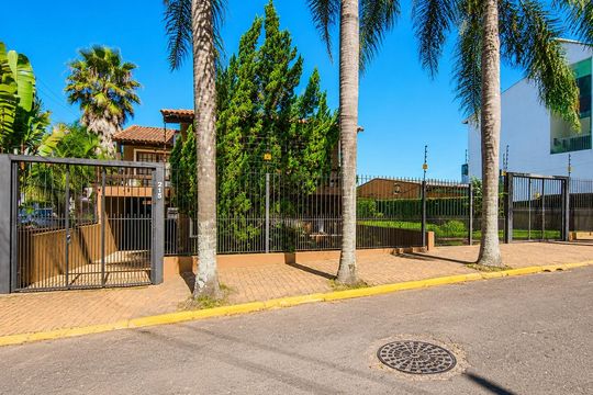 Fachada de casa para alugar com 4 quartos, 340m² em Centro, Gravataí
