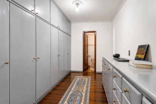 Corredor de casa para alugar com 4 quartos, 340m² em Centro, Gravataí