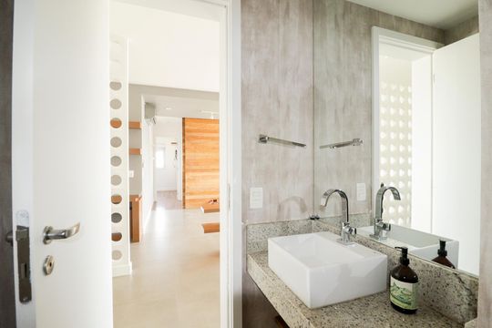 Lavabo de apartamento para alugar com 2 quartos, 95m² em Santa Teresinha, São Paulo