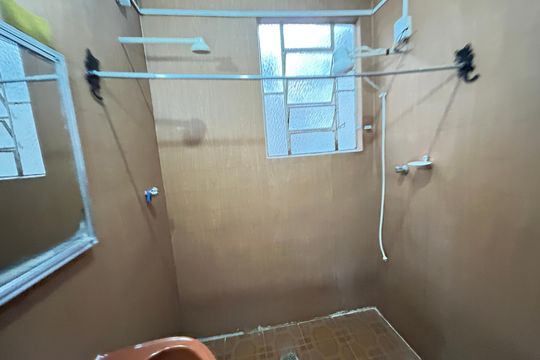 Banheiro de casa para alugar com 2 quartos, 80m² em Bento Ribeiro, Rio de Janeiro