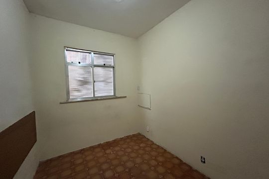Quarto 1 de casa para alugar com 2 quartos, 80m² em Bento Ribeiro, Rio de Janeiro