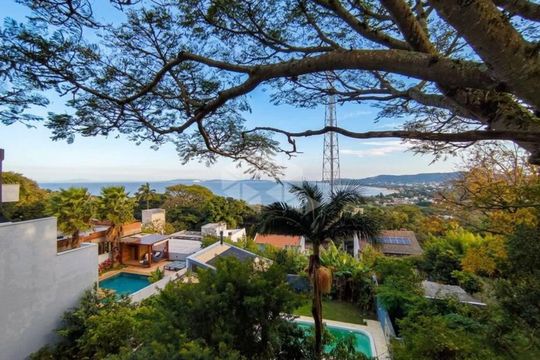 Casa para alugar com 3 quartos, 195m² em Espírito Santo, Porto Alegre