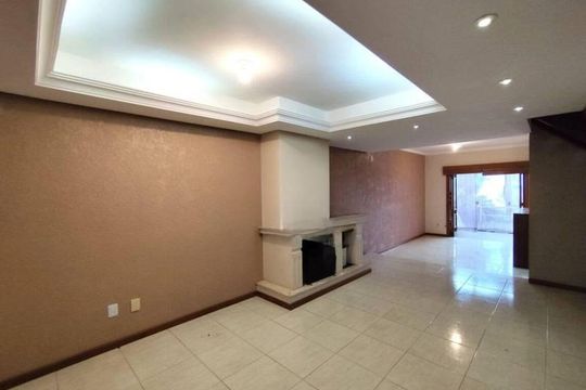 Casa para alugar com 3 quartos, 195m² em Espírito Santo, Porto Alegre