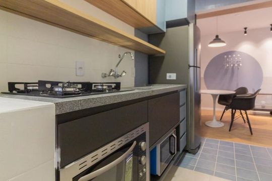 Cozinha de apartamento para alugar com 1 quarto, 45m² em Itaim Bibi, São Paulo