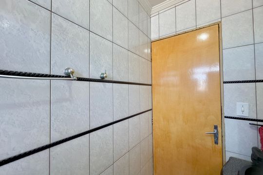 Banheiro de apartamento para alugar com 2 quartos, 58m² em Jardim Adriana, Guarulhos