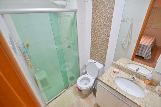 Banheiro de apartamento à venda com 2 quartos, 89m² em QNC 1, Brasília