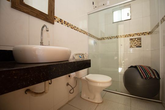 Banheiro da Suíte 1 de casa para alugar com 6 quartos, 1200m² em Guará Ii, Brasília