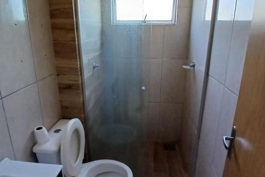 Banheiro de apartamento para alugar com 2 quartos, 55m² em Santa Cruz, Gravataí