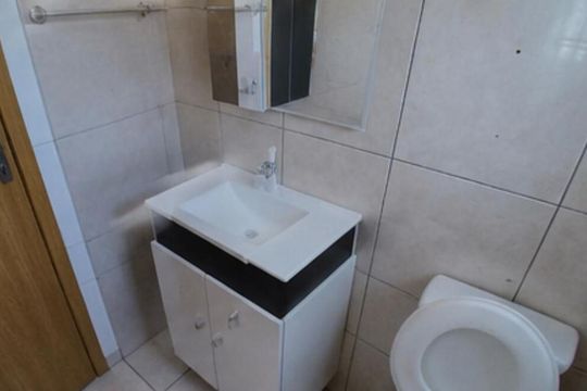 Banheiro de apartamento para alugar com 2 quartos, 55m² em Santa Cruz, Gravataí