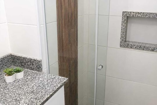 Banheiro de apartamento para alugar com 3 quartos, 90m² em Vila Valqueire, Rio de Janeiro