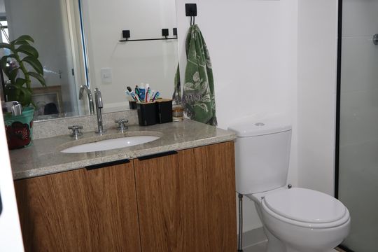 Banheiro de apartamento à venda com 2 quartos, 80m² em Vila Ema, São Paulo