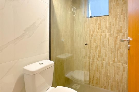Banheiro social de kitnet/studio para alugar com 1 quarto, 24m² em Ipiranga, São José