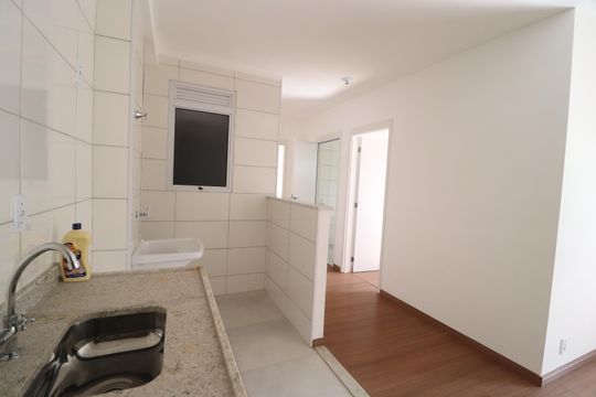 Cozinha de apartamento para alugar com 2 quartos, 50m² em Jardim Karaíba, Uberlândia