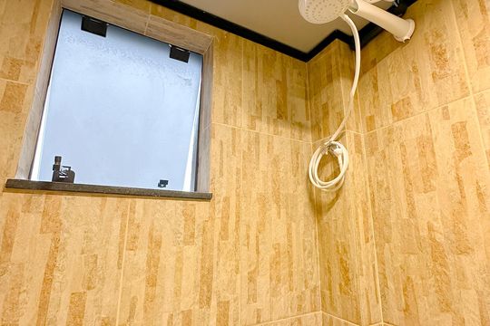 Banheiro de kitnet/studio para alugar com 1 quarto, 24m² em Ipiranga, São José